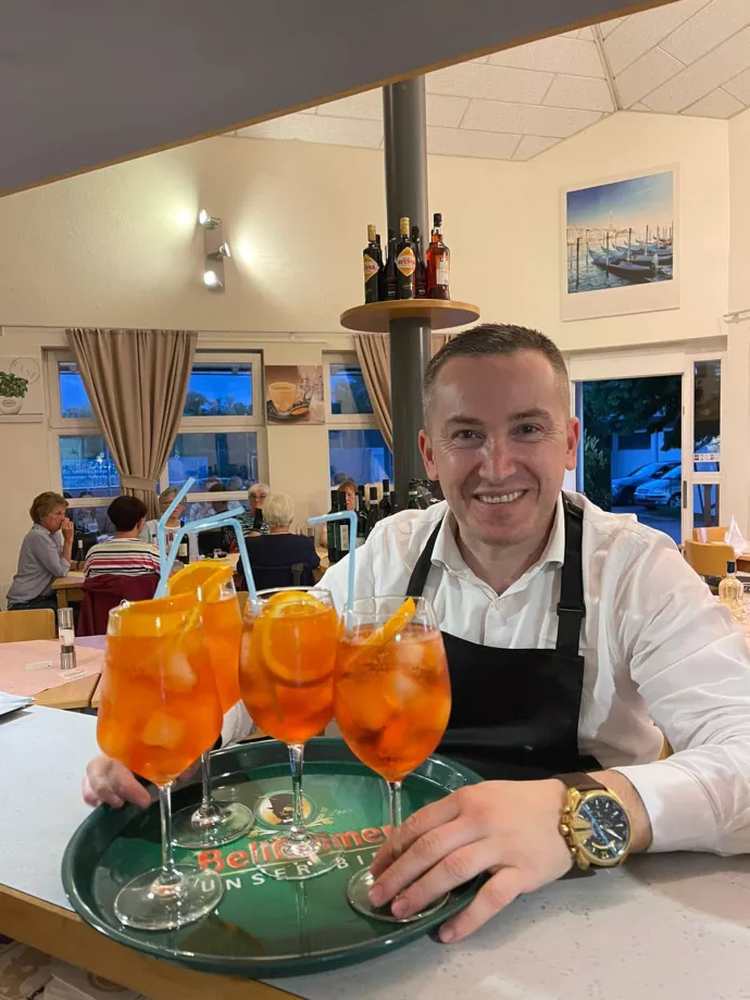 Gegaj Vito, Inhaber der Pizzeria Da Vito in Bellheim beim Tennisclub Grün-Weiß Gegaj Vito, Inhaber der Pizzeria Da Vito in Bellheim beim Tennisclub Grün-Weiß