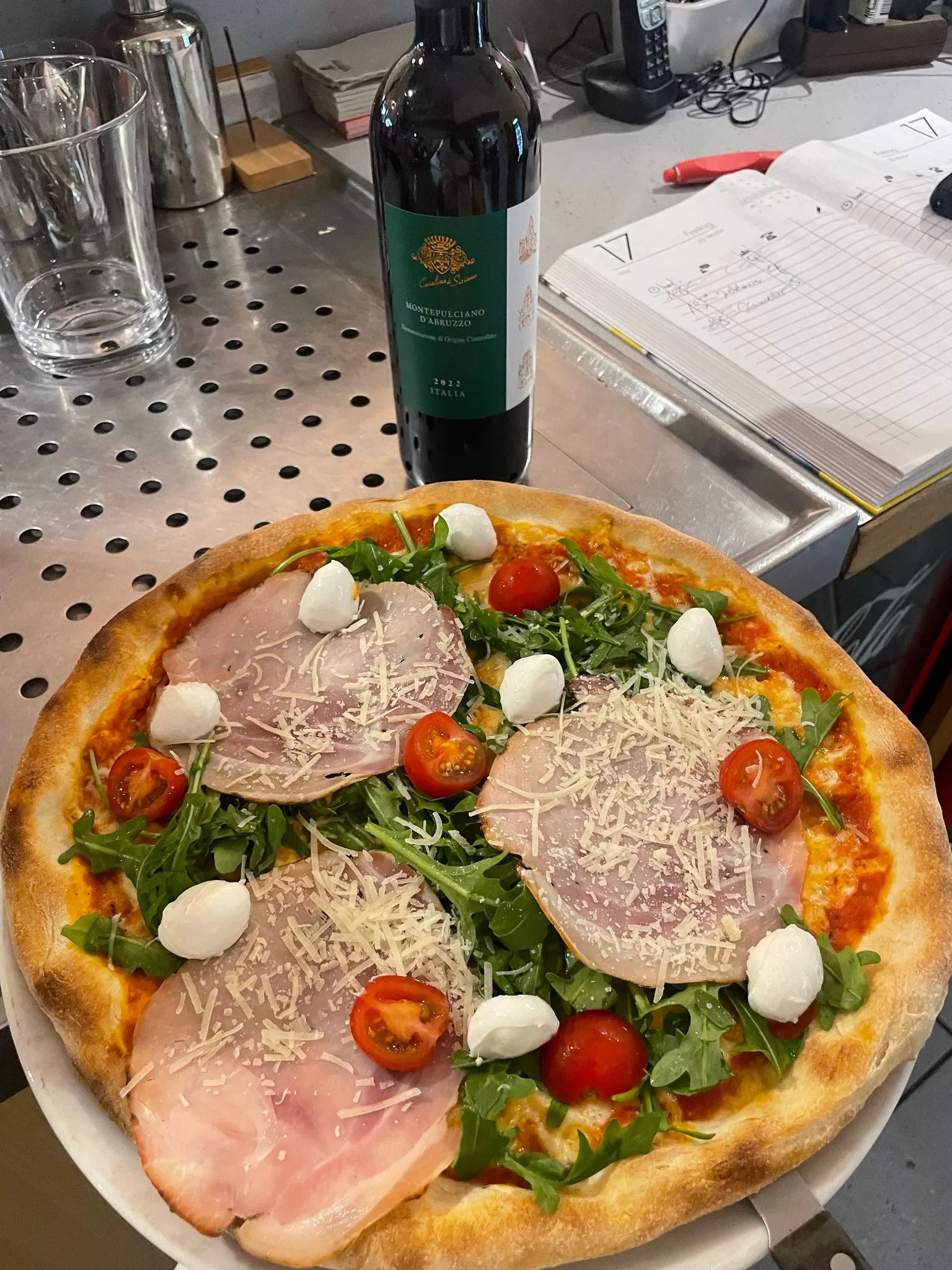 Pizza Parma - da läuft einem das Wasser im Munde zusammen - Pizzeria Da Vito bedeutet tolle Gerichte, freundlicher Service Pizza Parma - da läuft einem das Wasser im Munde zusammen - Pizzeria Da Vito bedeutet tolle Gerichte, freundlicher Service